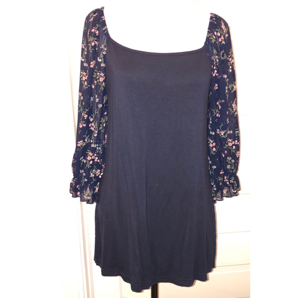 Suzanne Betro Navy & Floral Ruffle Sleeve Top, Sz L